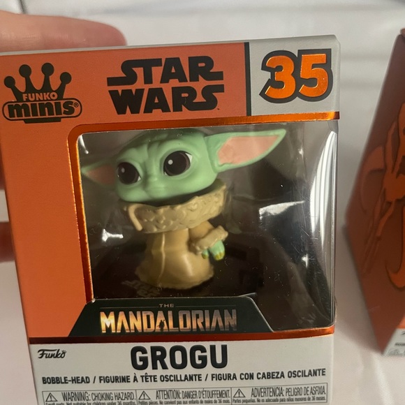 - Baby yoda mini funkopop collectible figures - Picture 2 of 4